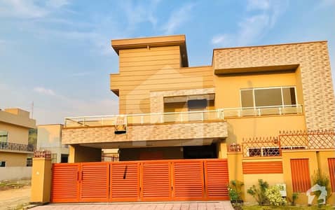 بحریہ ٹاؤن فیز 3 بحریہ ٹاؤن راولپنڈی راولپنڈی میں 8 کمروں کا 1 کنال مکان 4.6 کروڑ میں برائے فروخت۔ بحریہ ٹاؤن فیز 3 بحریہ ٹاؤن راولپنڈی راولپنڈی میں 8 کمروں کا 1 کنال مکان 4.6 کروڑ میں برائے فروخت۔