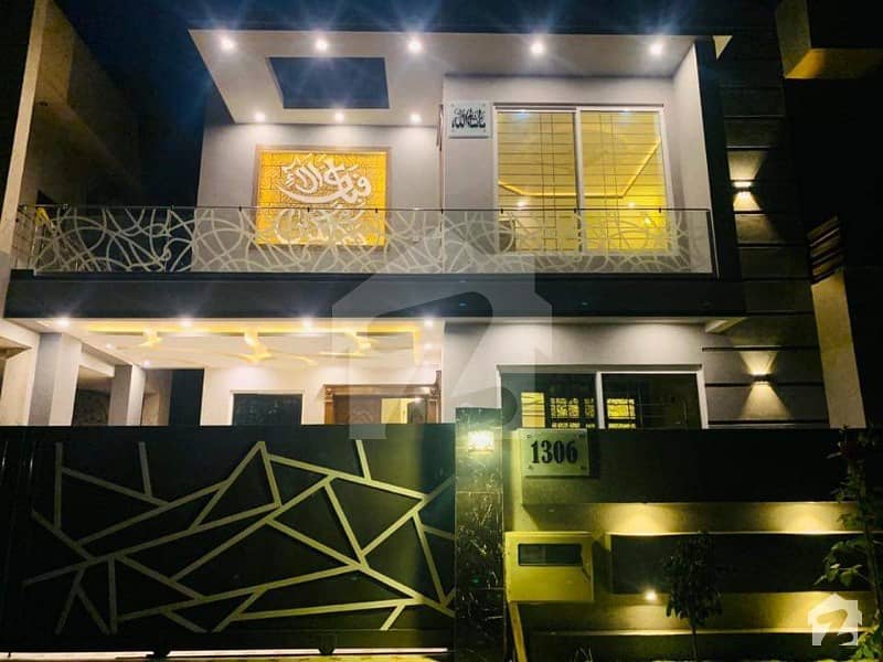 واپڈا ٹاؤن لاہور میں 5 کمروں کا 10 مرلہ مکان 90 ہزار میں کرایہ پر دستیاب ہے۔