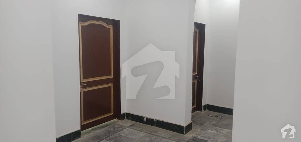 گلبرگ پشاور میں 3 کمروں کا 5 مرلہ فلیٹ 21 ہزار میں کرایہ پر دستیاب ہے۔