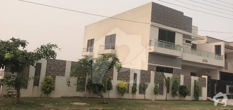 ویلینشیاء ہاؤسنگ سوسائٹی لاہور میں 5 کمروں کا 1.05 کنال مکان 3.4 کروڑ میں برائے فروخت۔