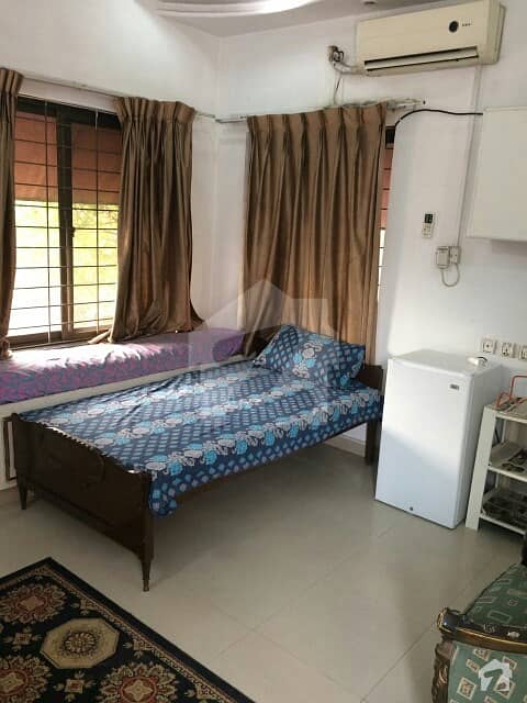 Fully Furnished Room For Rent In 1 Kanal House