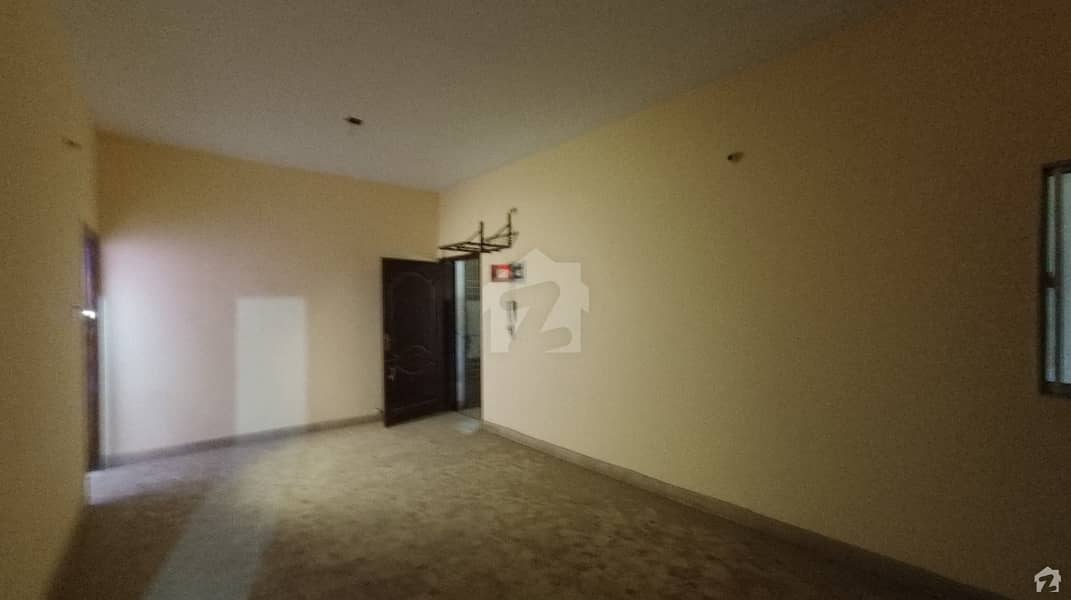 900  Square Feet Flat In Jamshed Town
