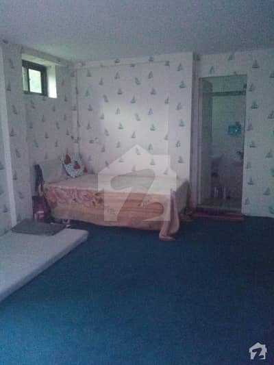 250 Square Feet Room Is Available For Rent