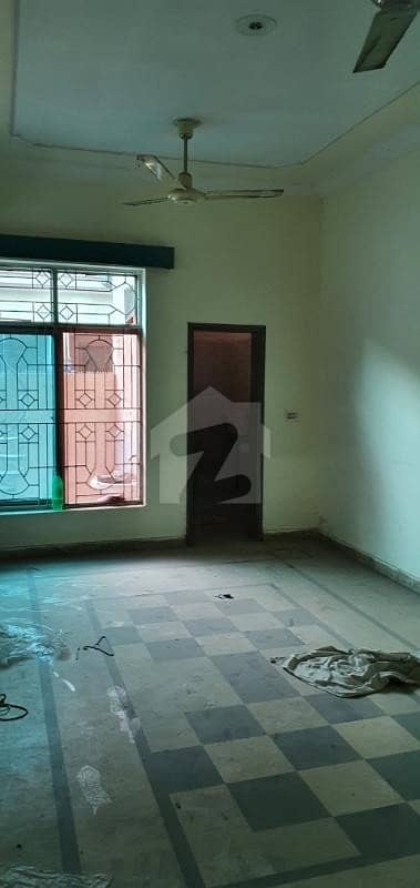1350  Square Feet Lower Portion In Allama Iqbal Town Is Available