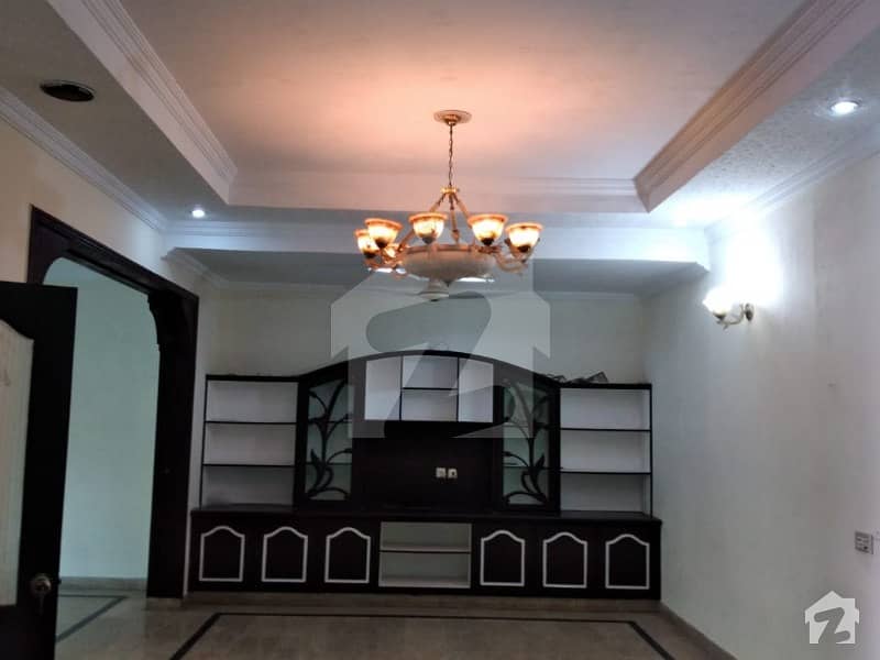 جوہر ٹاؤن لاہور میں 4 کمروں کا 7 مرلہ مکان 1.8 کروڑ میں برائے فروخت۔