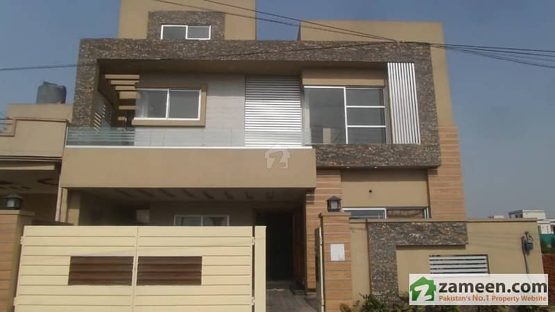 1 Kanal House Available For Sale