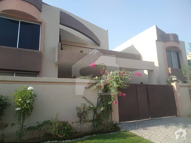 نیوی ہاؤسنگ سکیم کارساز کراچی میں 5 کمروں کا 14 مرلہ مکان 13 کروڑ میں برائے فروخت۔