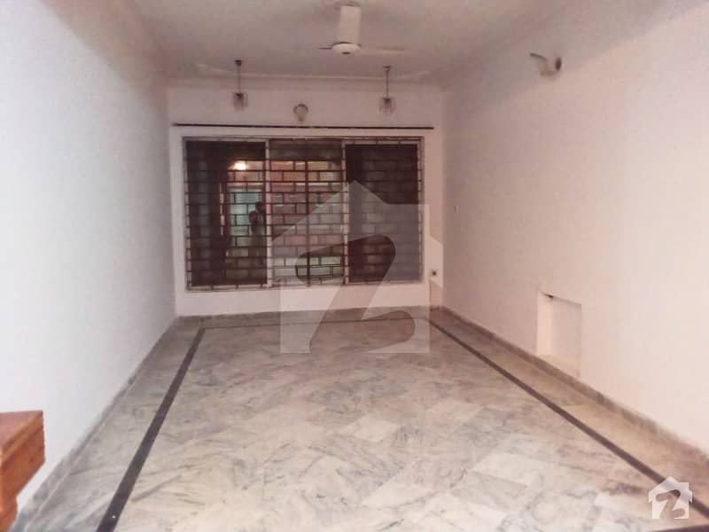 G11 Upper Portion Good Location For Rent