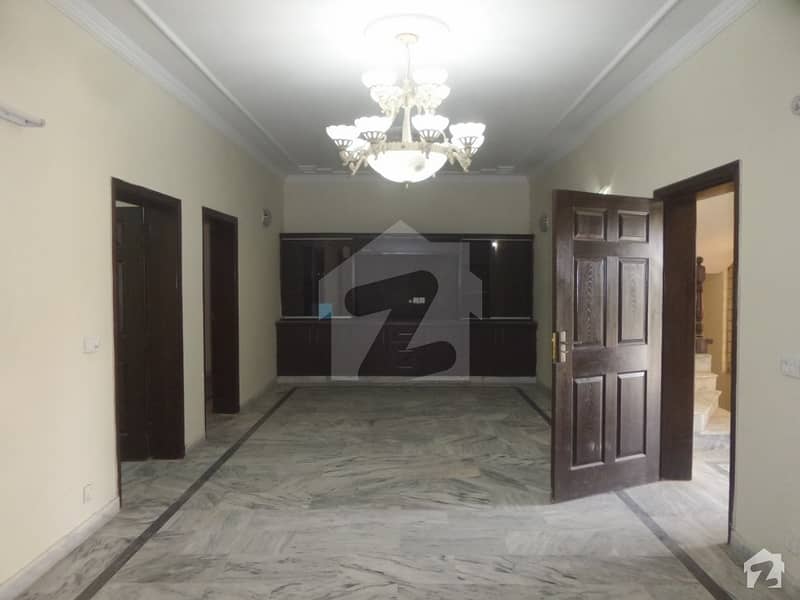 Upper Portion Of 10 Marla In Pakistan Town Is Available