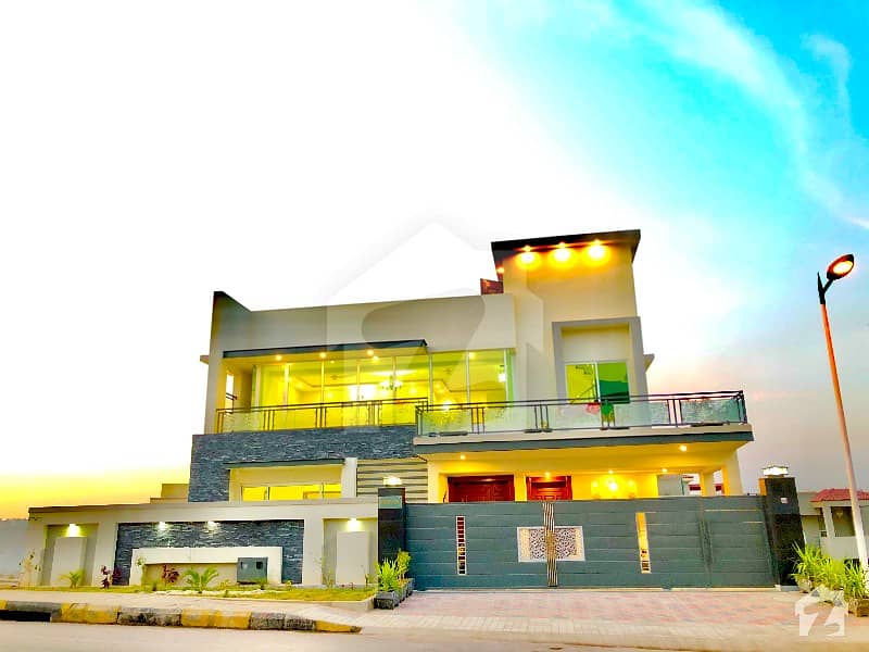 بحریہ ٹاؤن فیز 8 بحریہ ٹاؤن راولپنڈی راولپنڈی میں 6 کمروں کا 1 کنال مکان 3.85 کروڑ میں برائے فروخت۔