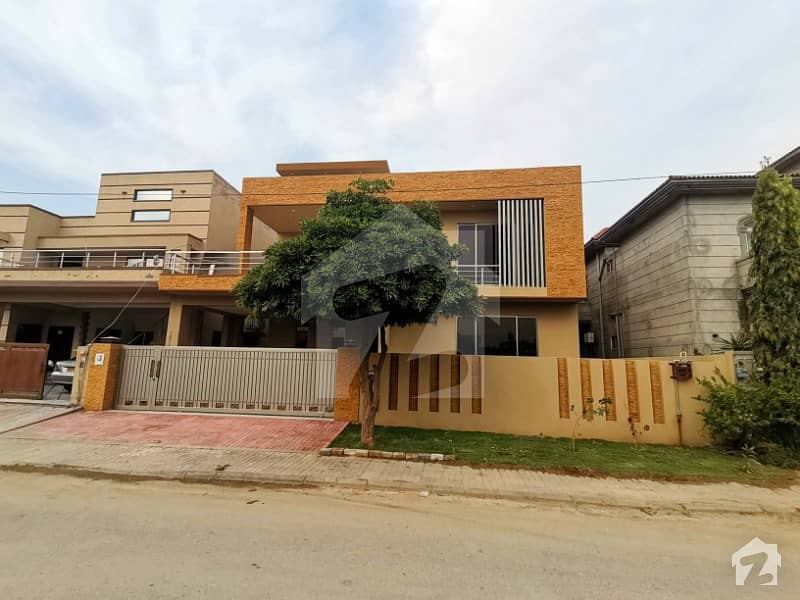 1 Kanal Brand New Luxurious And Elegant House At Prime Location Up For Sale