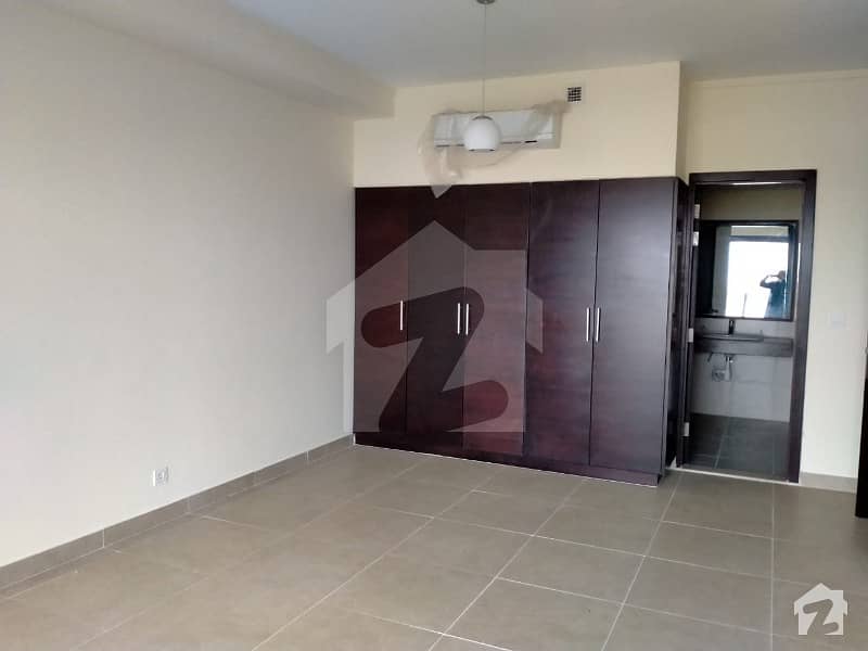 Spacious 2400 Square Feet Flat Available For Rent In DHA Defence