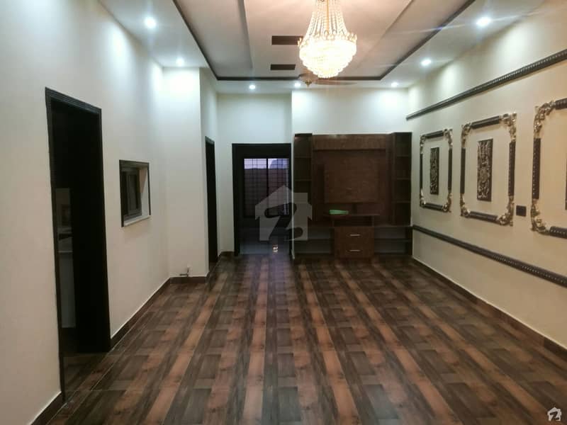 Gorgeous 10 Marla House for Sale available in Nasheman-e-Iqbal.