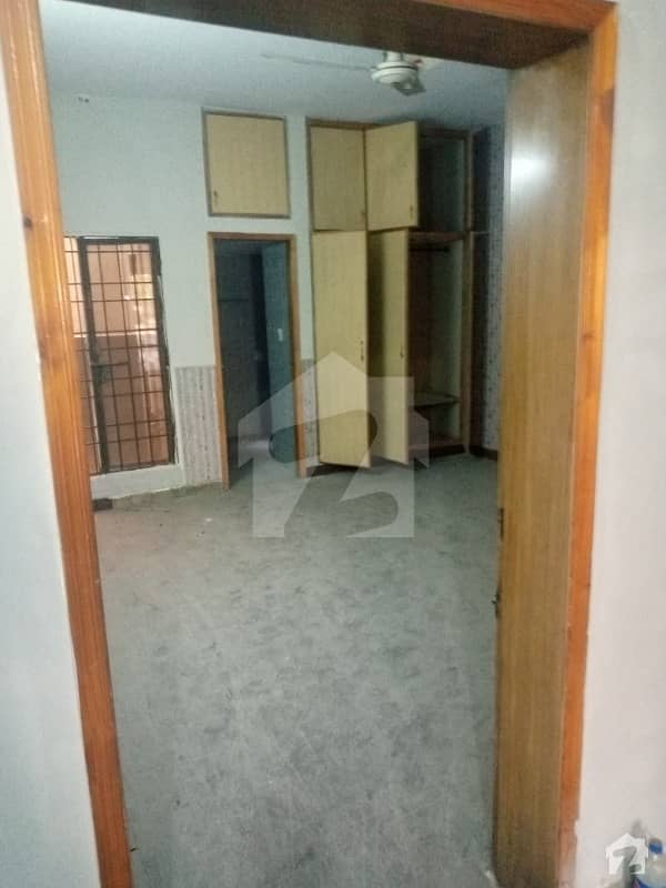 10 Marla Beautiful House For Rent With 5 Beds 10 Marla Beautiful House For Rent With 5 Beds