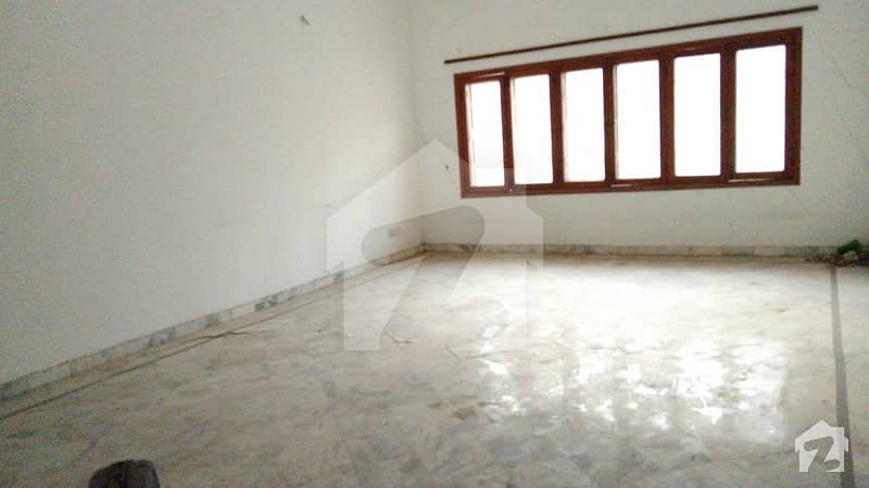 1000 Sq yards Bungalow Available For Commercial Activity Available For In Tariq Road
