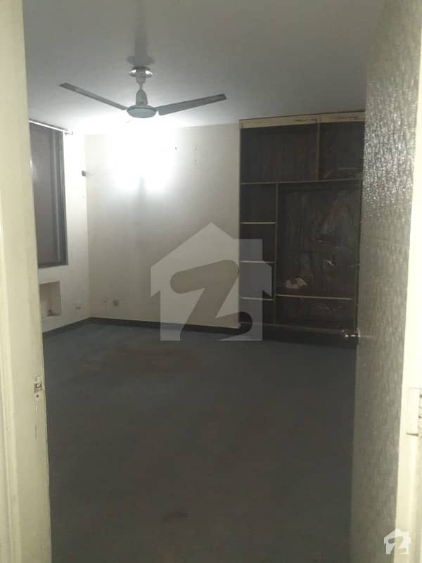 1450 Square Feet Flat For Rent In New Barkat Markeet Central Plaza Lahore