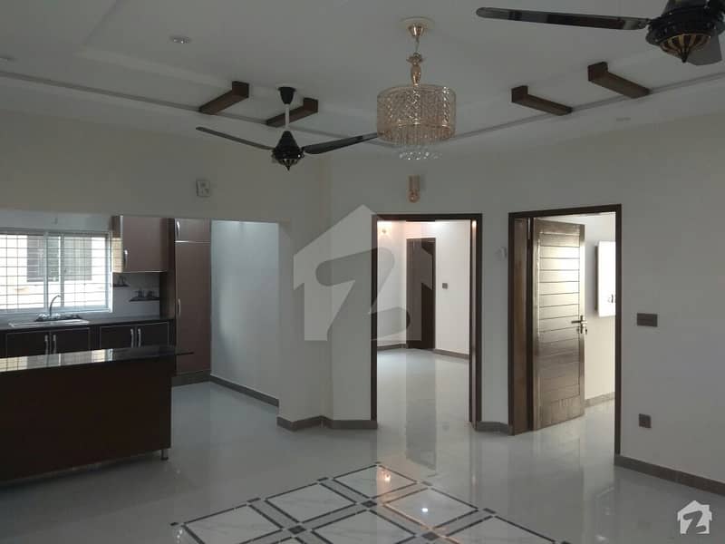 10 Marla House Situated In Bahria Town For Rent