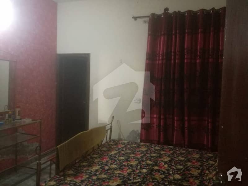 جوہر ٹاؤن لاہور میں 3 کمروں کا 3 مرلہ مکان 85 لاکھ میں برائے فروخت۔
