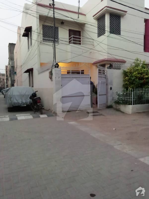 Gulshan-e-Iqbal Town House For Rent Sized 120 Square Yards