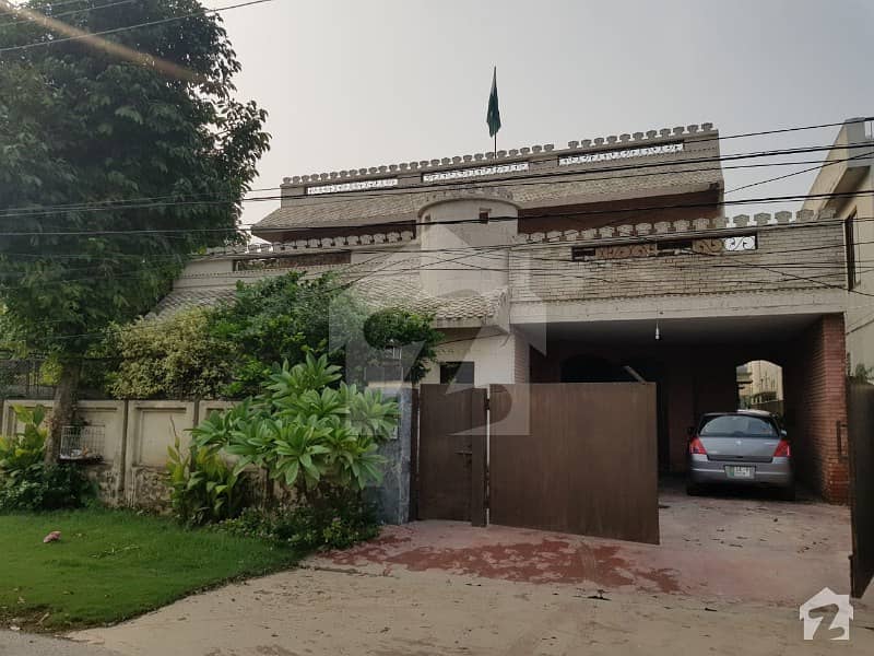 1 Kanal Beautiful Double Unit Bungalow For Sale At Prime Location And Near To Market Of Dha Phase 3