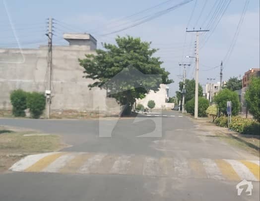 4 Marla Commercial Plot For Urgent Sale In Canal Gardens Lahore.