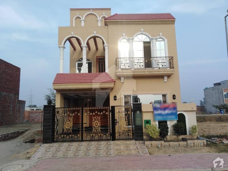 بحریہ ٹاؤن جناح بلاک بحریہ ٹاؤن سیکٹر ای بحریہ ٹاؤن لاہور میں 3 کمروں کا 5 مرلہ مکان 1.25 کروڑ میں برائے فروخت۔