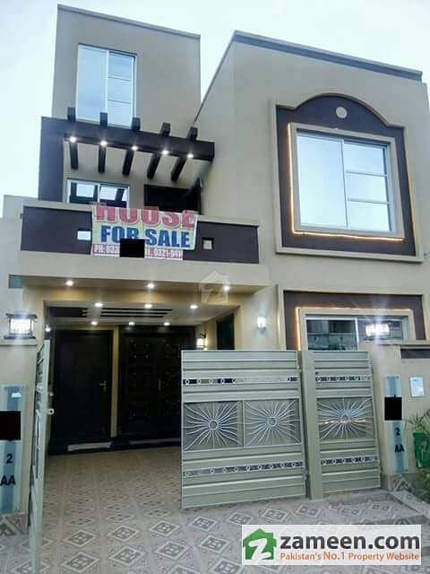 Bungalow For Sale At Bahria Town Lahore One Kanal Good Location Low Cost