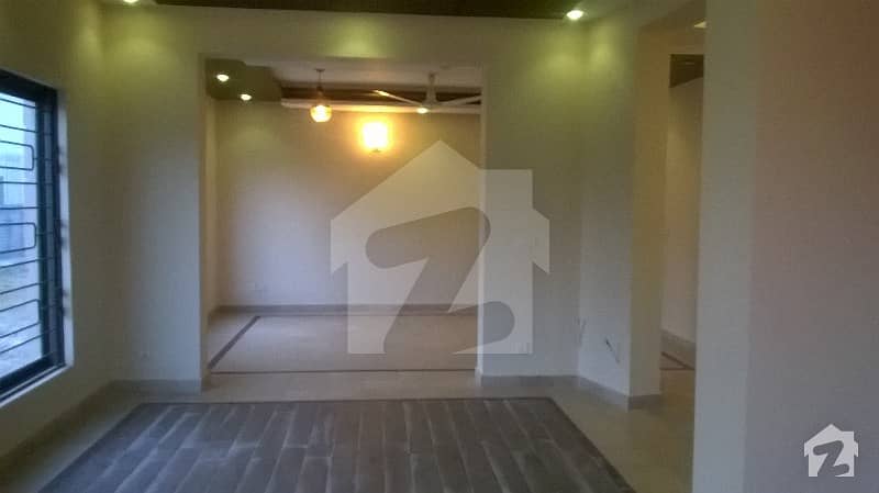 F 11 2 400 Sq Yd Corner  Triple Storey House For Sale