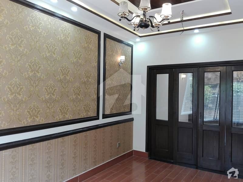 نشیمنِ اقبال فیز 1 نشیمنِ اقبال لاہور میں 5 کمروں کا 10 مرلہ مکان 2.06 کروڑ میں برائے فروخت۔
