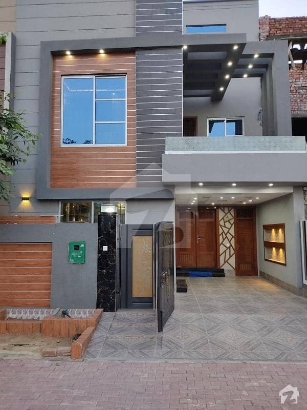 بحریہ ٹاؤن سیکٹر ای بحریہ ٹاؤن لاہور میں 3 کمروں کا 5 مرلہ مکان 1.23 کروڑ میں برائے فروخت۔