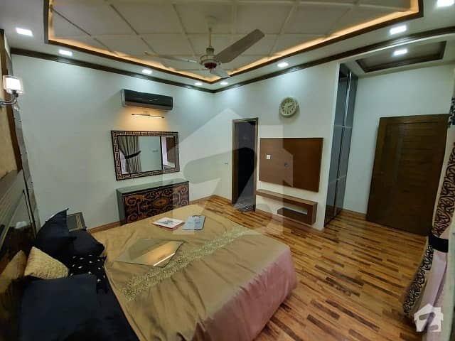 ڈی ایچ اے فیز 1 - بلاک جے فیز 1 ڈیفنس (ڈی ایچ اے) لاہور میں 4 کمروں کا 10 مرلہ مکان 3.3 کروڑ میں برائے فروخت۔