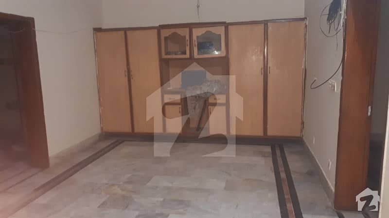10 Marla Upper Portion For Rent Available Near Park Masjid