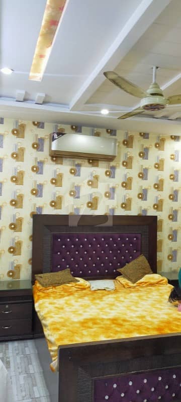 مسلم ٹاؤن فیصل آباد میں 5 کمروں کا 10 مرلہ مکان 1.75 کروڑ میں برائے فروخت۔