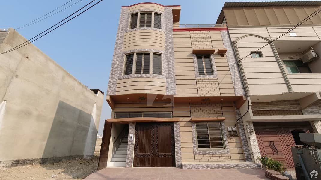 پولیس سوسائٹی کراچی میں 4 کمروں کا 5 مرلہ مکان 1.9 کروڑ میں برائے فروخت۔