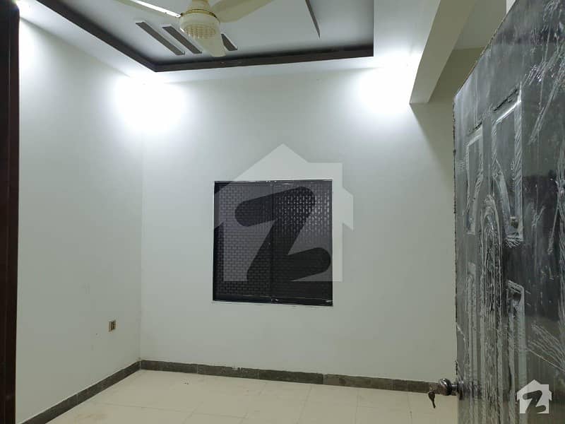 ناظم آباد - بلاک 5بی ناظم آباد کراچی میں 4 کمروں کا 6 مرلہ فلیٹ 85 لاکھ میں برائے فروخت۔
