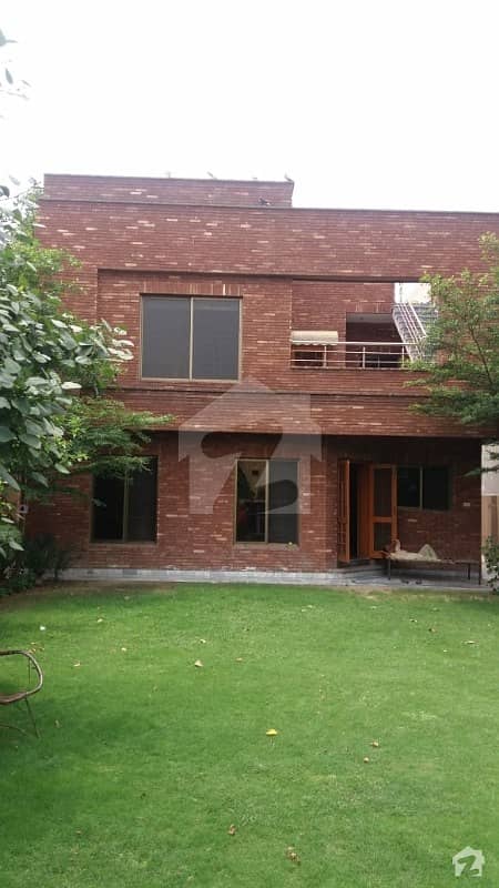 یو ای ٹی ہاؤسنگ سوسائٹی ۔ بلاک اے یو ای ٹی ہاؤسنگ سوسائٹی لاہور میں 9 کمروں کا 1.93 کنال مکان 5.25 کروڑ میں برائے فروخت۔