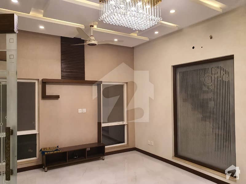 10 Marla House With Besment In Servent Room 1 Bed Room  1 Washroom In Besment For Sale In Dha Phase 8  Beutifull House  Location