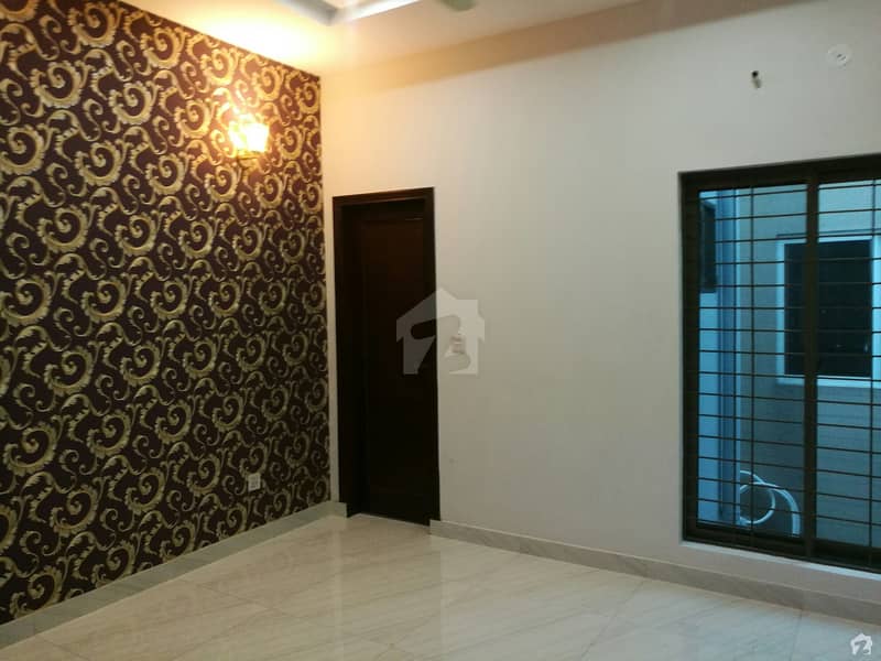 5 Marla House Available For Sale In College Road