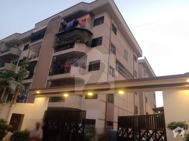 1350  Square Feet Flat Is Available For Sale