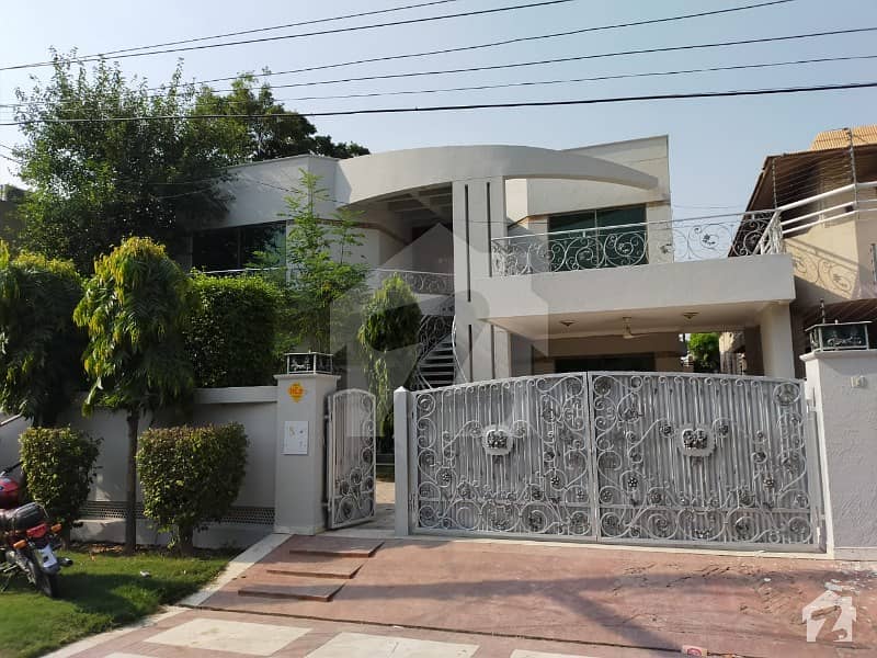 beautiful 1 Kanal Banglow For Rent in DHA phase 4