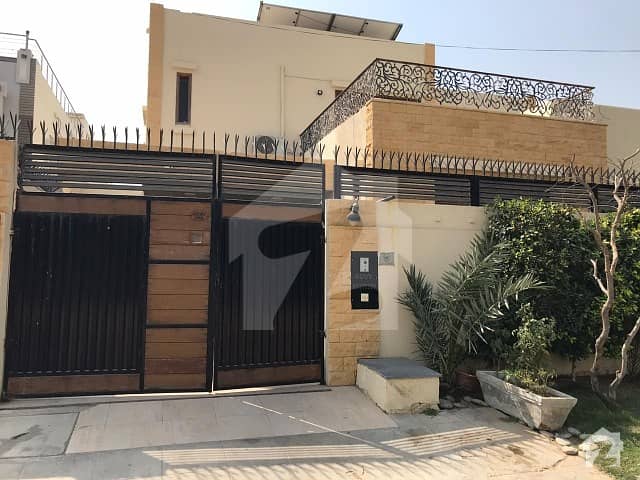 500 Sq Yards Exclusive Bungalow Available Sale