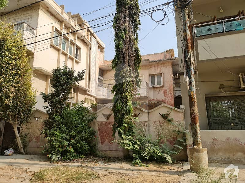 پی ای سی ایچ ایس بلاک 2 پی ای سی ایچ ایس جمشید ٹاؤن کراچی میں 6 کمروں کا 12 مرلہ مکان 7.5 کروڑ میں برائے فروخت۔