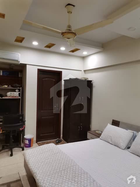 Gulshan-E-Iqbal Town Flat Sized 2400  Square Feet Is Available