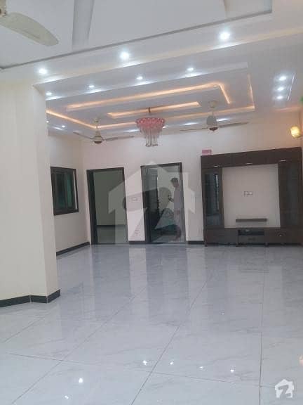 10 Marla Full House For Rent In Bahria Town Lahore