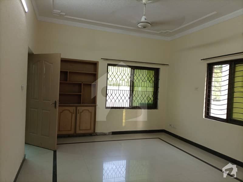 10 Marla 4-bedroom's House For Rent In Askari 9 Zarrar Shaheed Road Lahore Cantt
