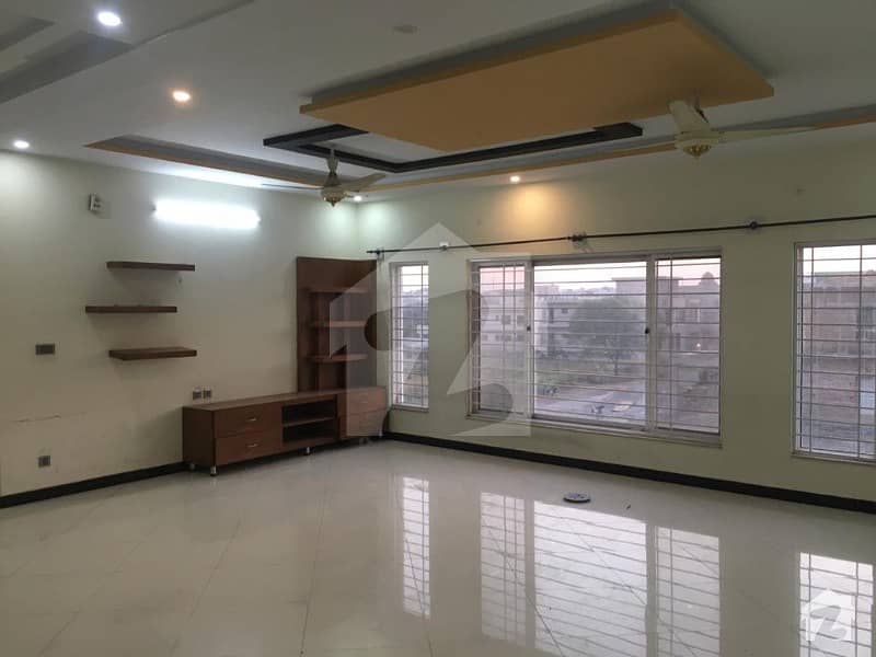 1 Kanal Beautiful Upper Portion Available For Rent In Reasonable Price