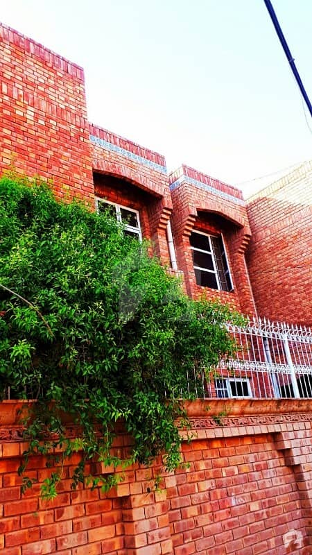 22 Marla Double Storey House Ideally Situated At Tariq Road