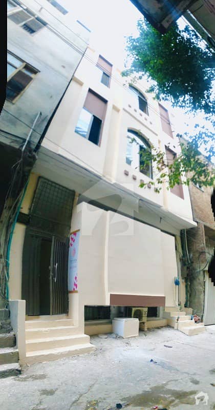 سنتپورہ فیصل آباد میں 10 کمروں کا 4 مرلہ مکان 3 کروڑ میں برائے فروخت۔