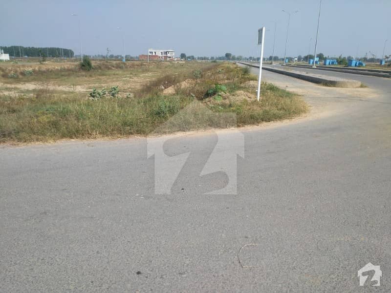 Plot On Prime Location At Investment Price Near Main Boulevard