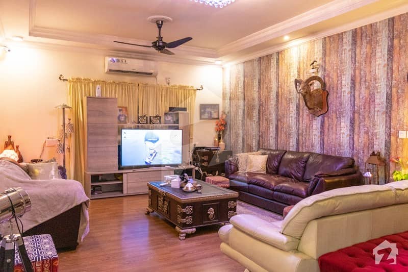 بحریہ ٹاؤن فیز 3 بحریہ ٹاؤن راولپنڈی راولپنڈی میں 6 کمروں کا 1 کنال مکان 4.3 کروڑ میں برائے فروخت۔